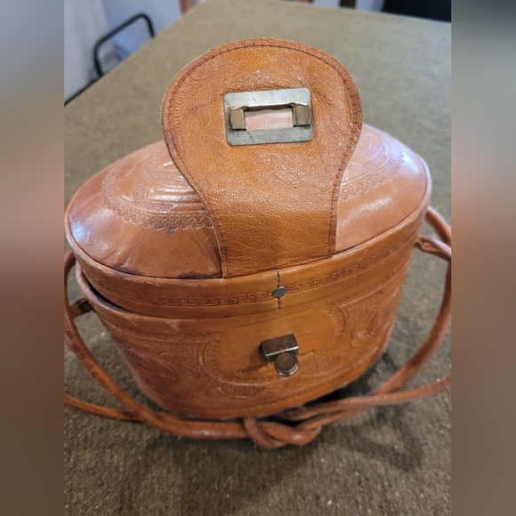 Vintage Mexico Hand Tooled Leather Purse - Picture 9 of 12